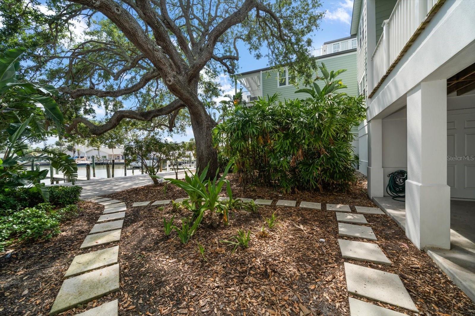 BAYSIDE OAKS - Residential