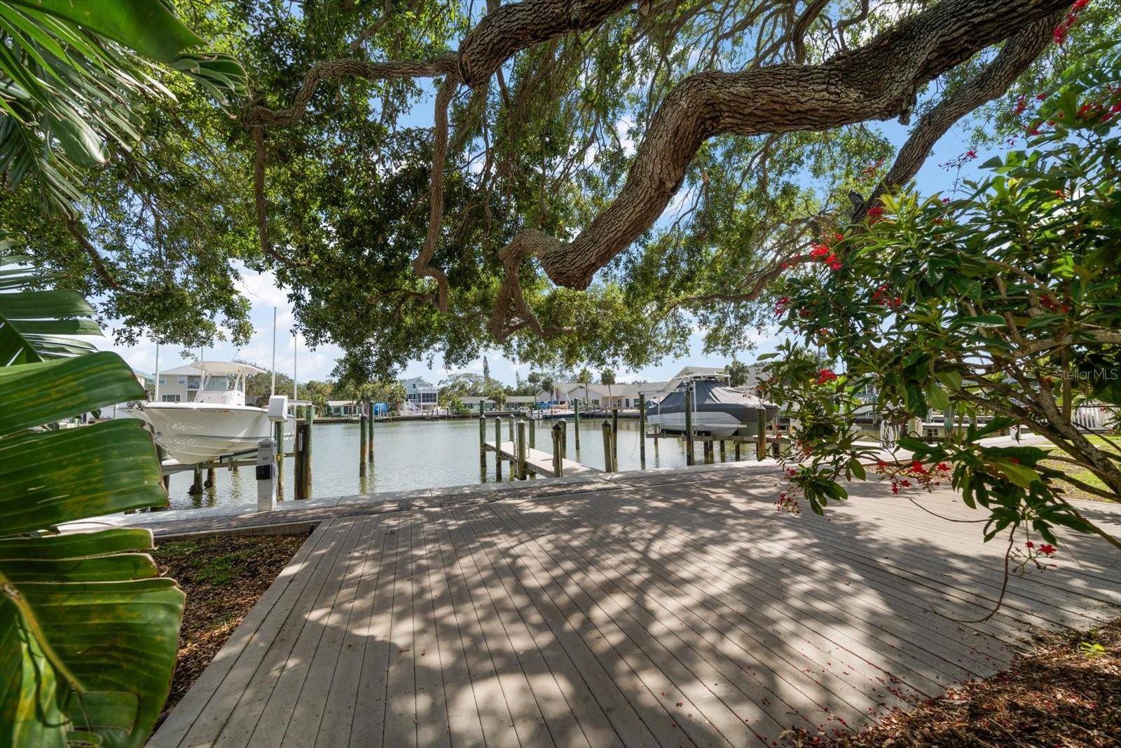 BAYSIDE OAKS - Residential