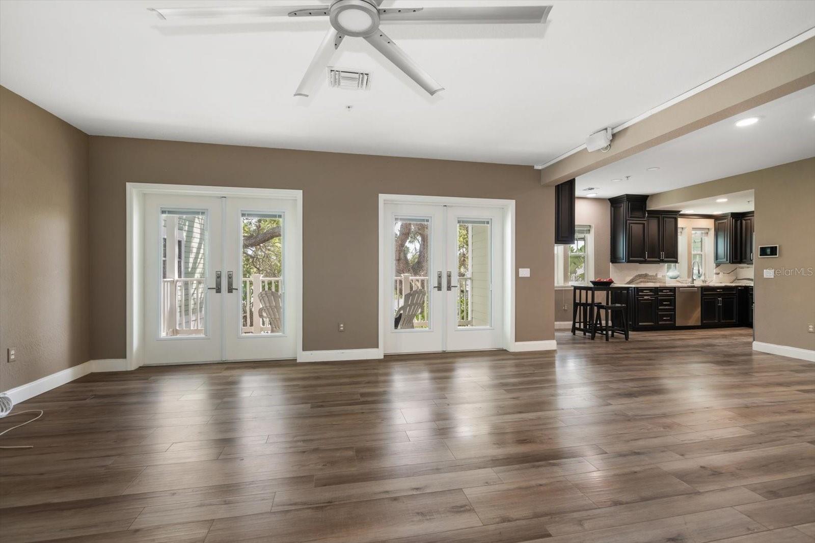 BAYSIDE OAKS - Residential