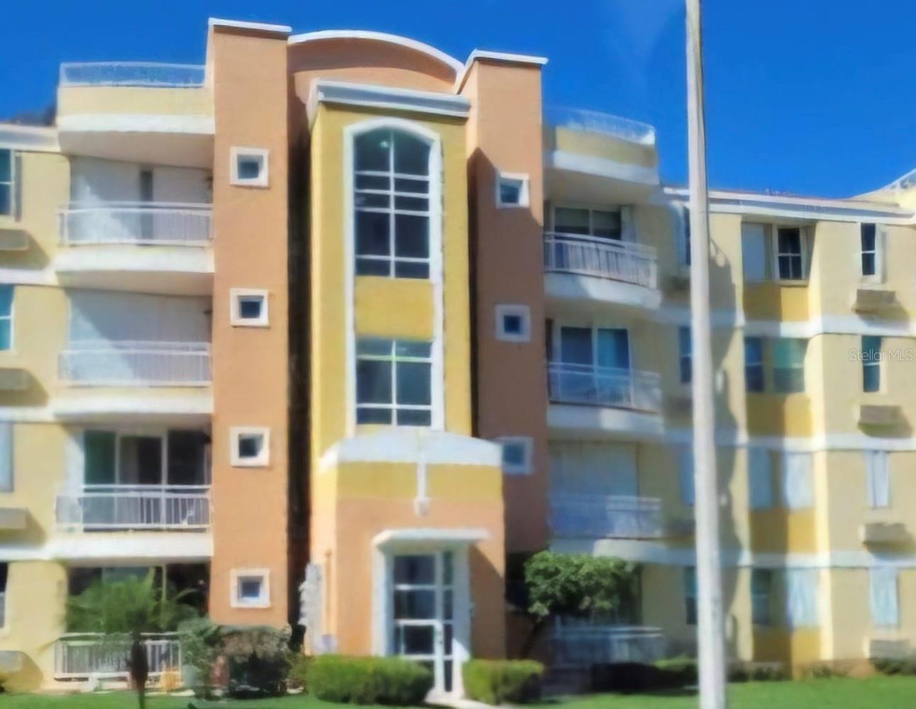 Garden apartment with two (2) bedrooms and 2 baths. The selling prince included all furniture and appliances. Two parkings spaces. Community allows short term rentals. Two swimming pools, gym, tennis court, gated community with 24 hrs security. Direct access to the beach. Visitors parking.