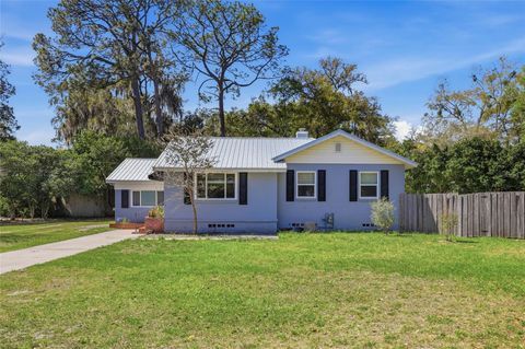 Photo of 1334 NE 9th St, Street, Gainesville, FL 32601 (MLS # GC536597)