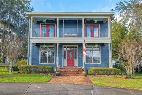 Photo of 126 E Palmetto Avenue, Howey In The Hills, FL 34737 (MLS # O6344442)