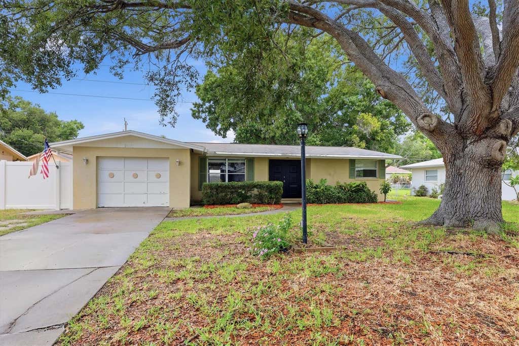 Photo of 2173 Fiesta Drive, Sarasota, FL 34231 (MLS # A4700443)