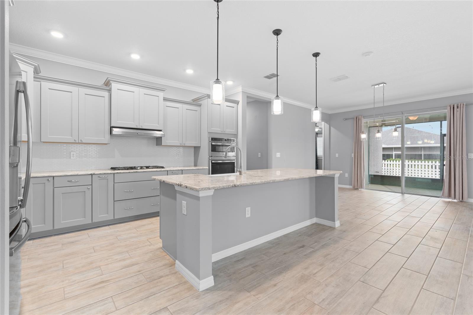 ON TOP OF THE WORLD AVALON PH 4 - Residential