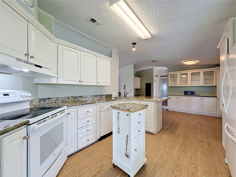 Tiny photo for 1666 Elkhart Circle, Tavares, FL 32778 (MLS # G5112475)