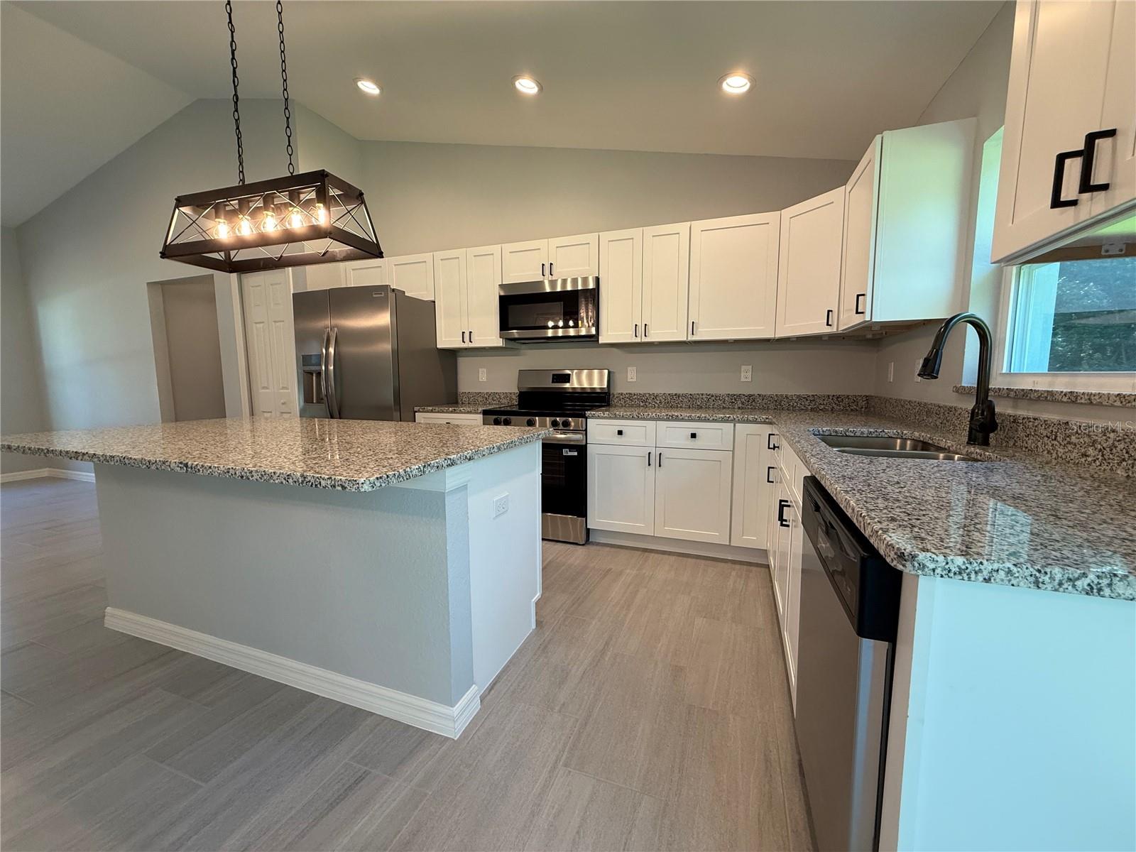 8 MALAUKA CIRCLE LANE