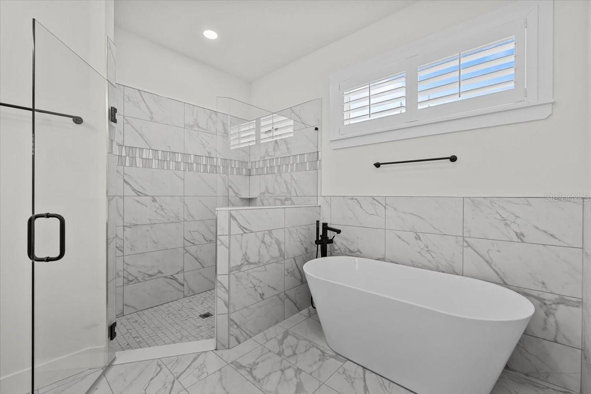LAROCCA ESTATES - Residential
