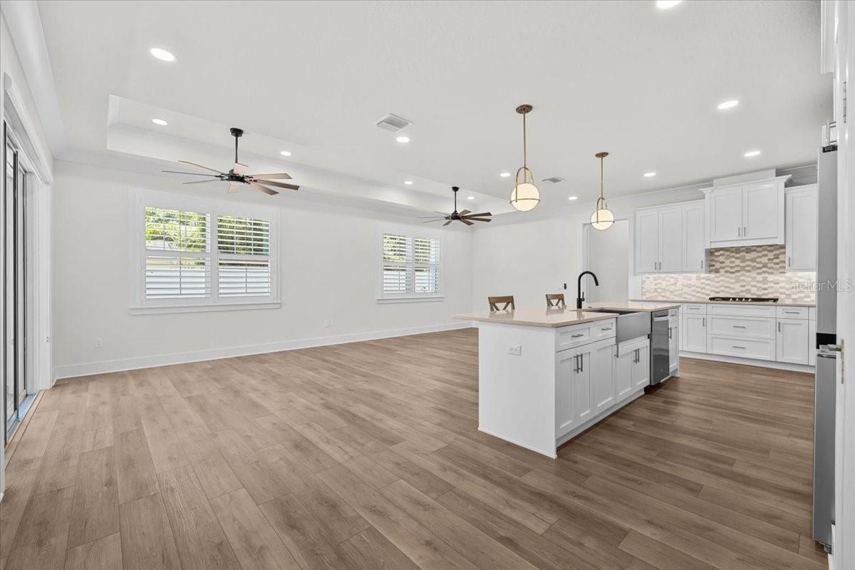 LAROCCA ESTATES - Residential