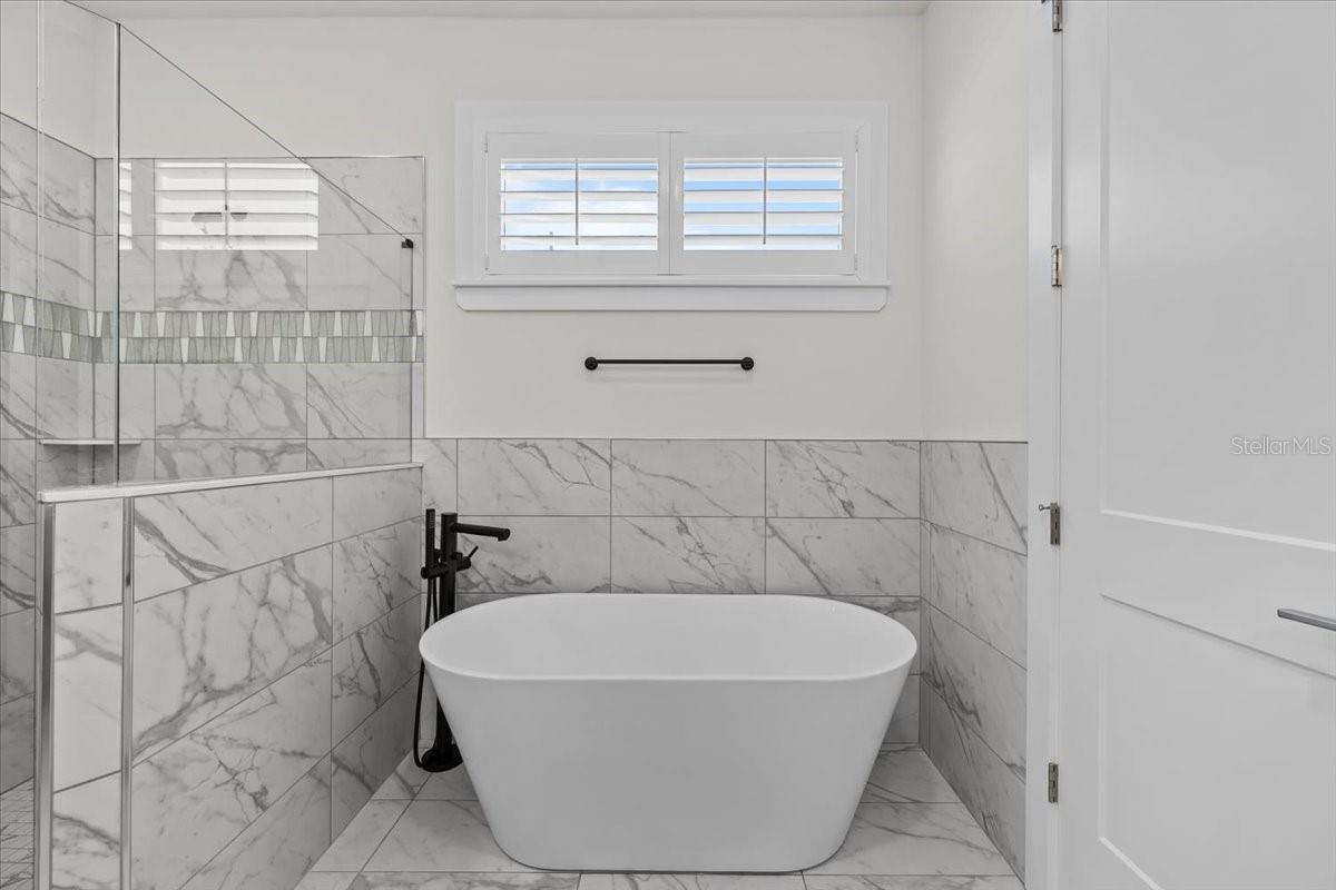 LAROCCA ESTATES - Residential