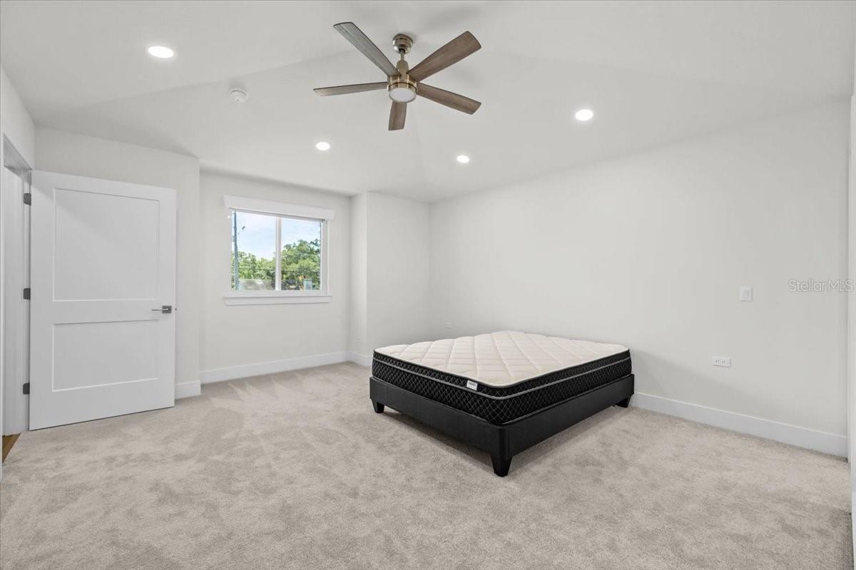 LAROCCA ESTATES - Residential