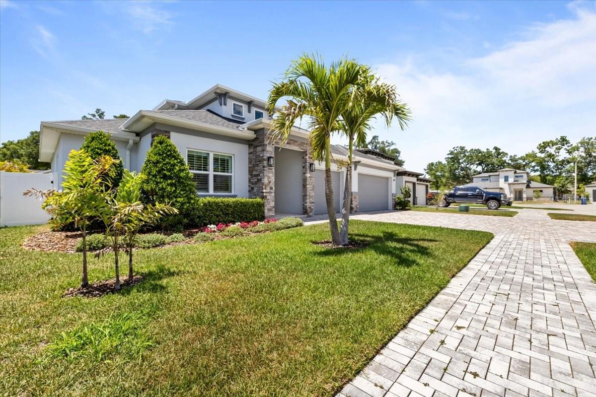 LAROCCA ESTATES - Residential