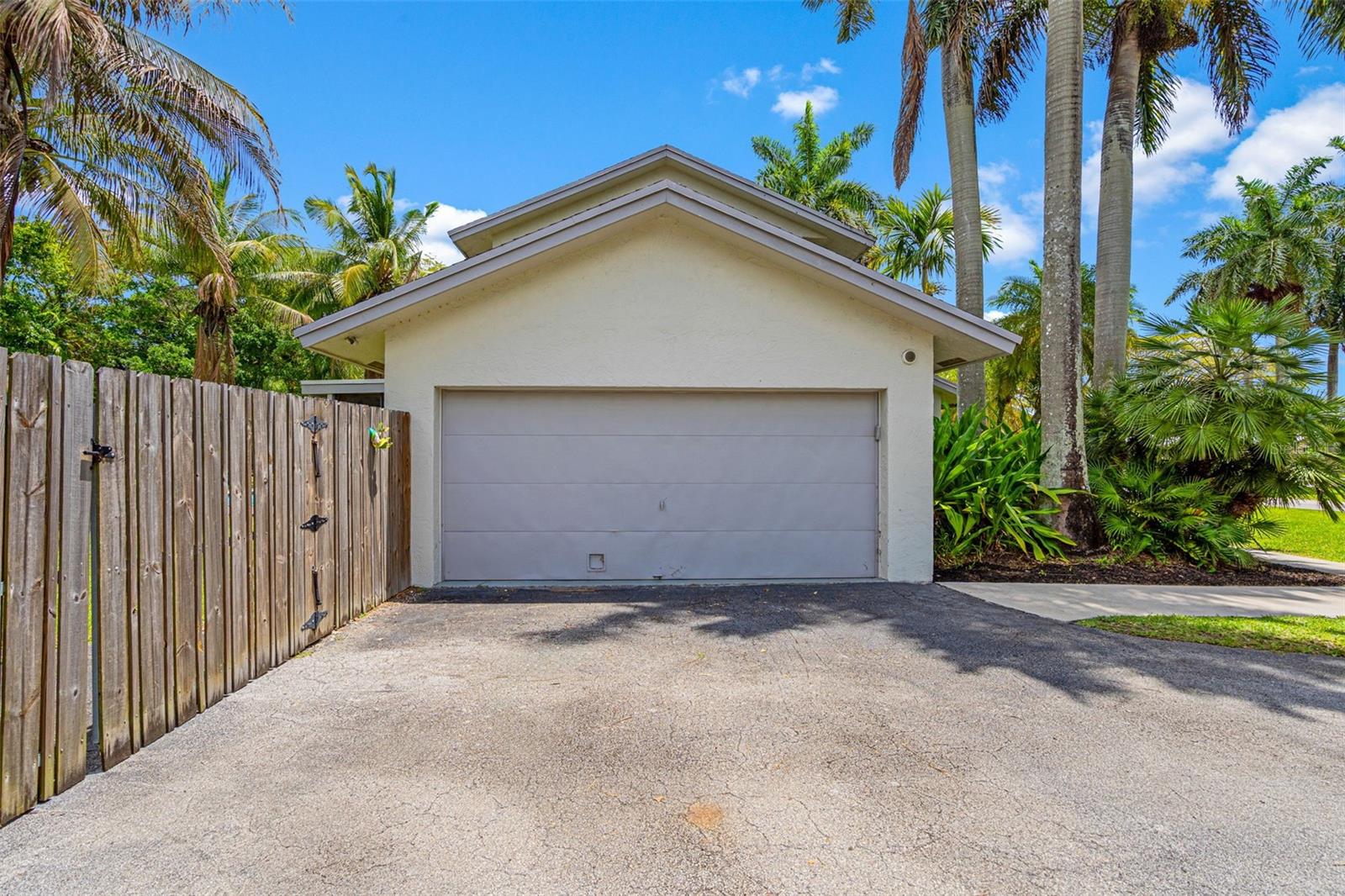 KINGS GROVE - Residential