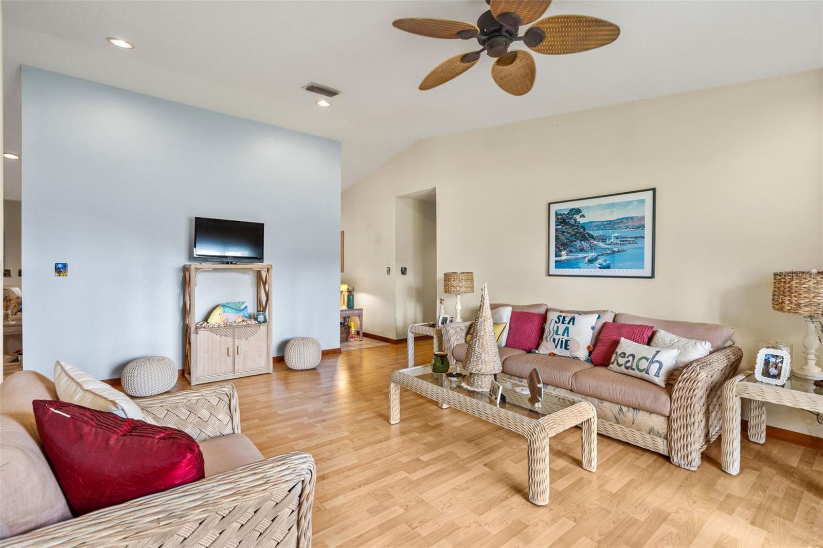 KINGS GROVE - Residential