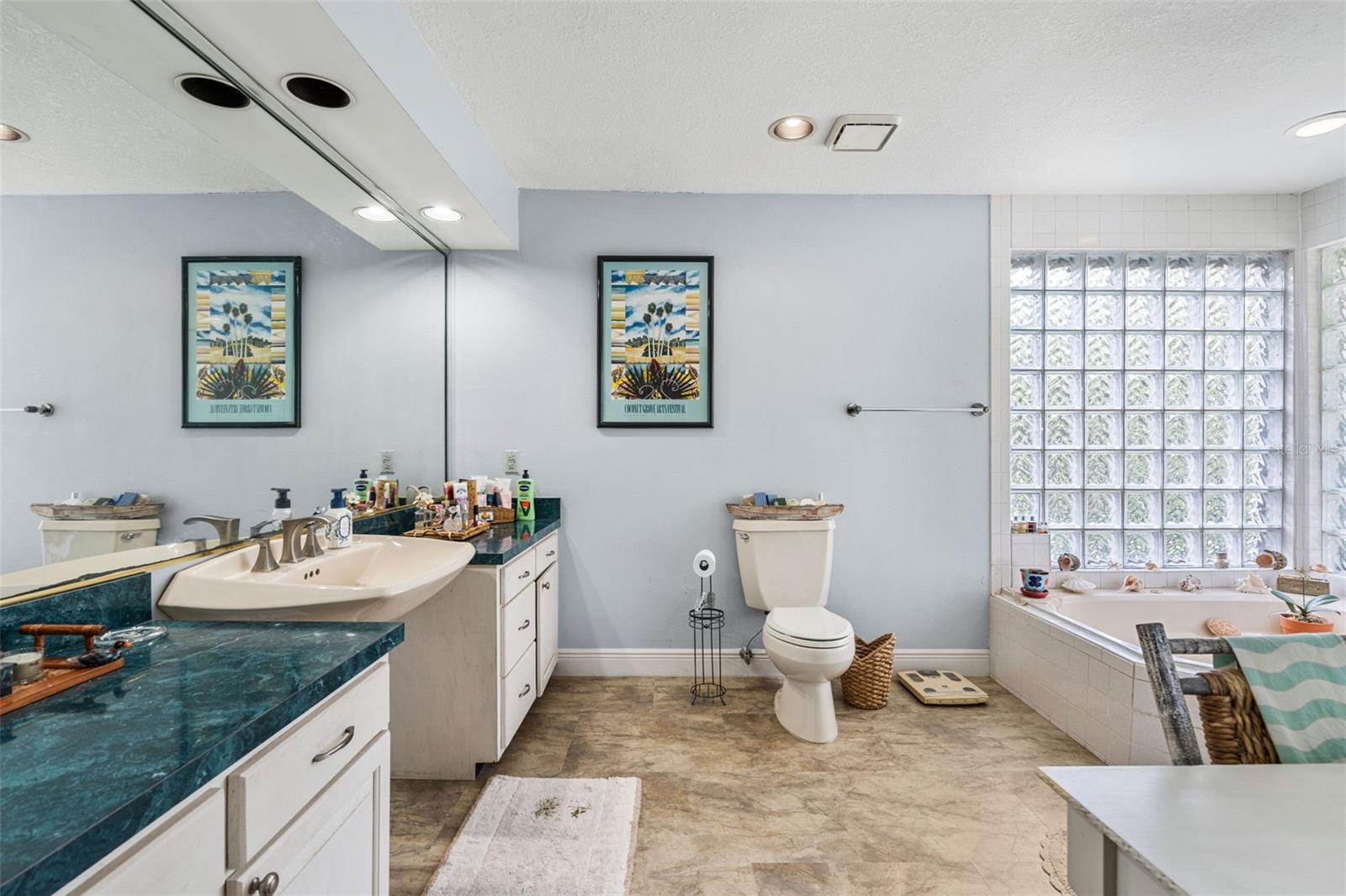 KINGS GROVE - Residential