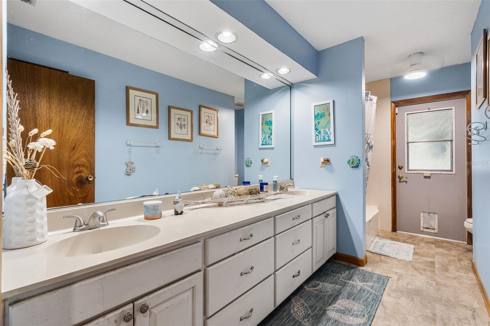 KINGS GROVE - Residential