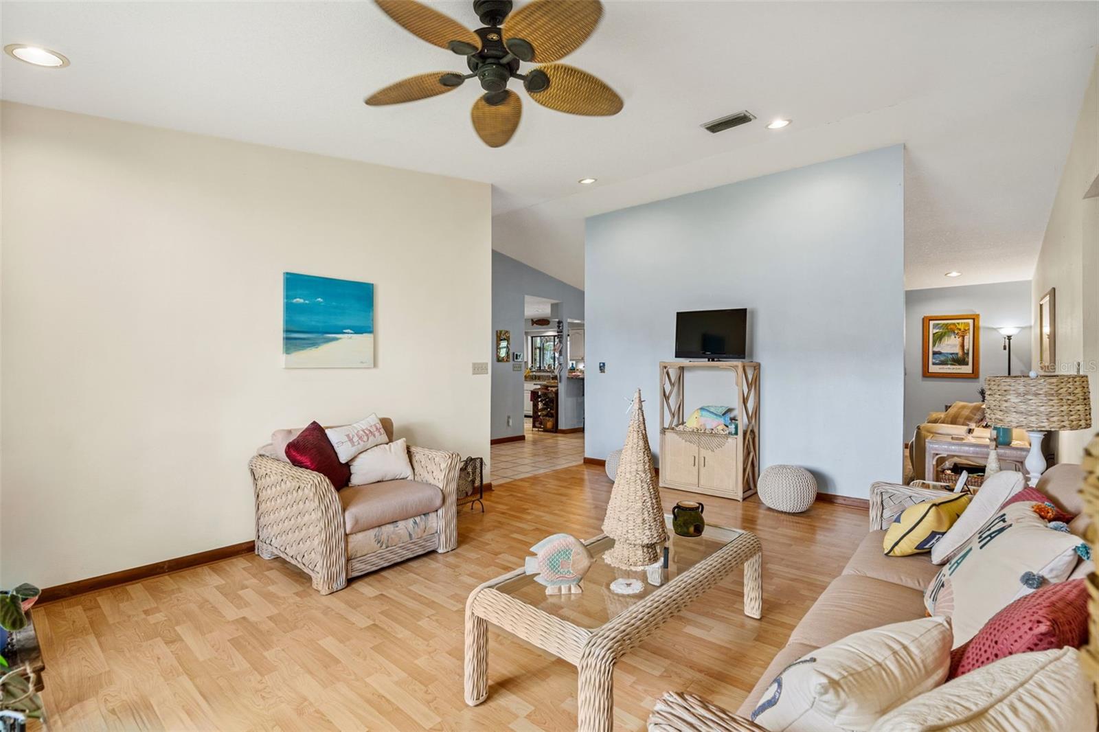 KINGS GROVE - Residential
