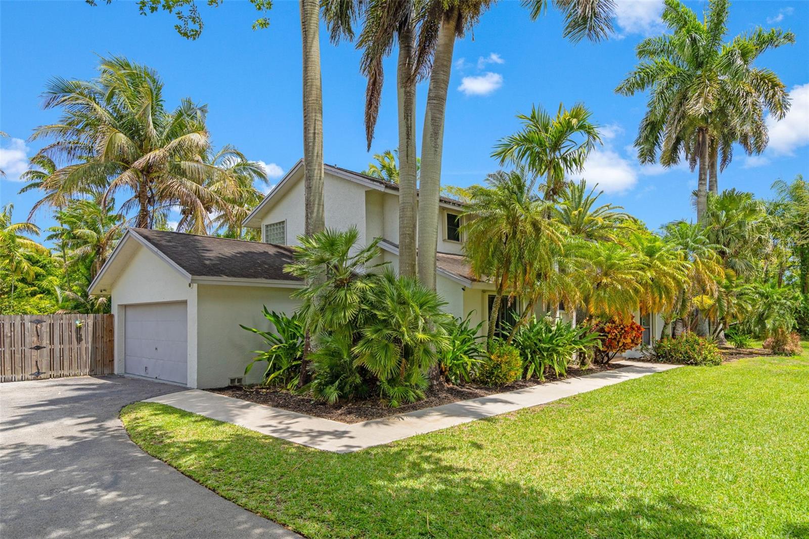 KINGS GROVE - Residential