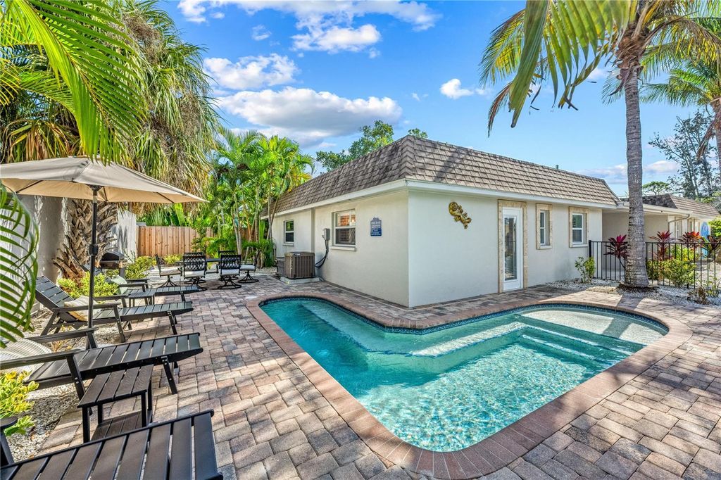 Photo of 1123 Crescent Street #1123/1125, Sarasota, FL 34242 (MLS # A4676152)