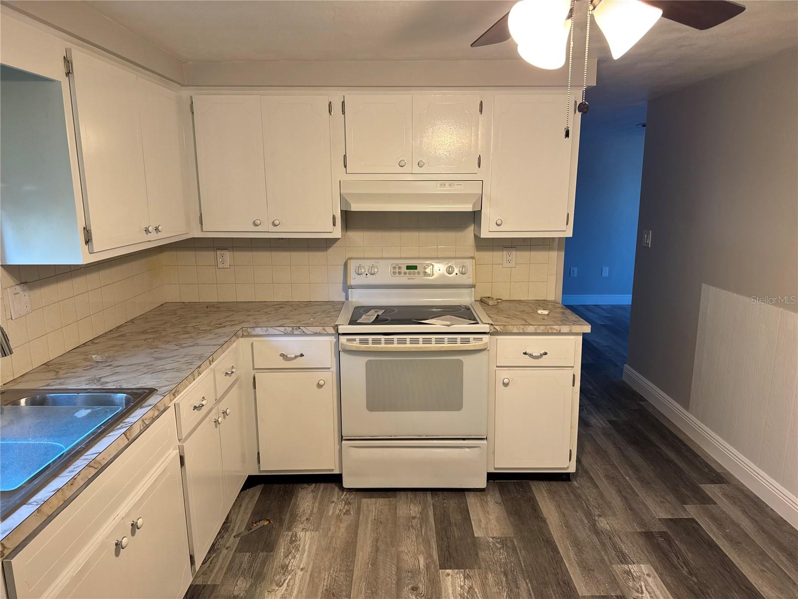 PALM TERRACE GARDENS UNREC - Residential Lease