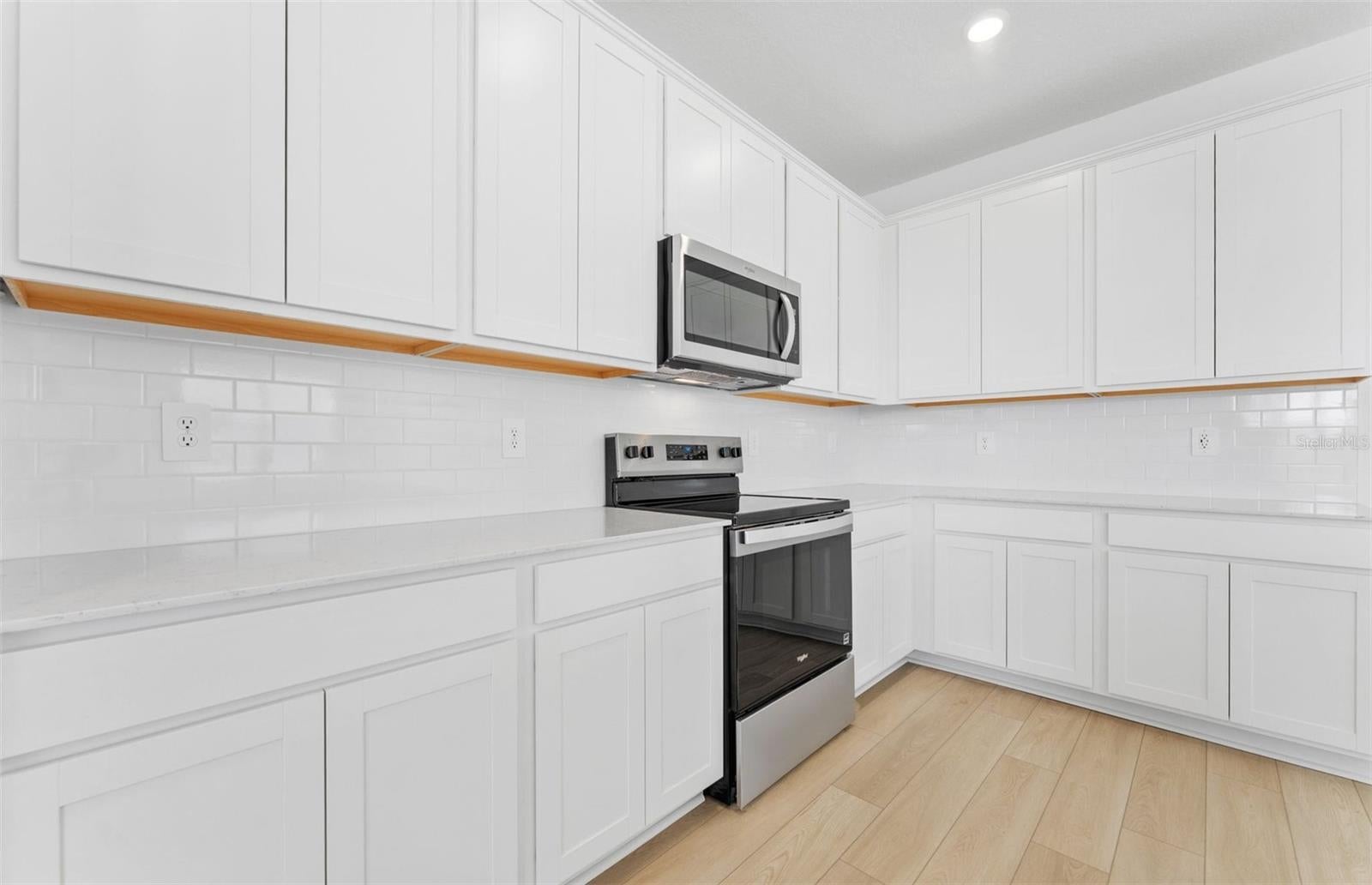 1293 LAKERIDGE WAY
