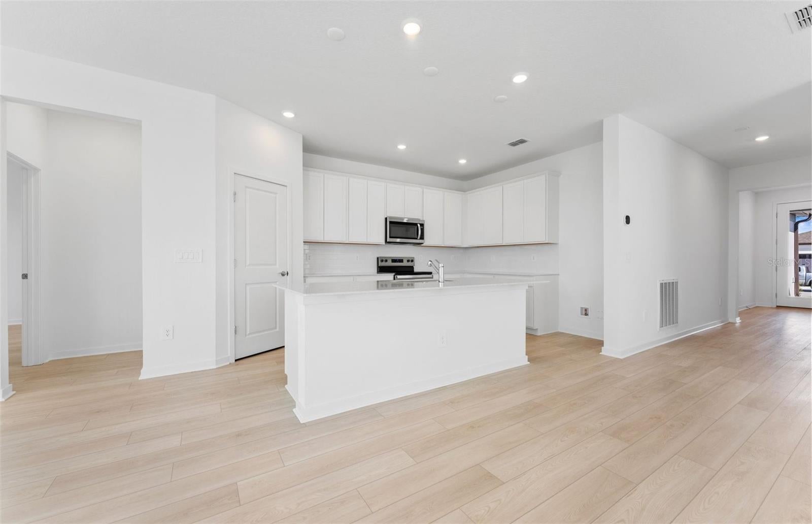 1293 LAKERIDGE WAY