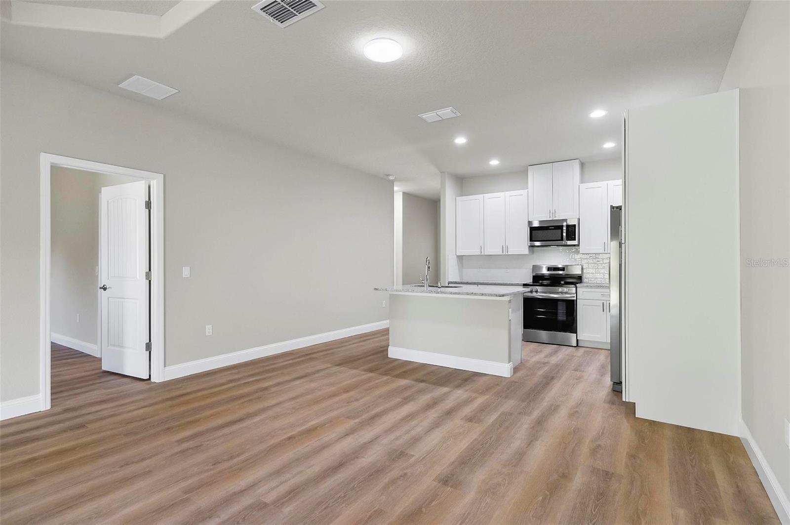 PALM COAST/EASTHAMPTON SEC 34 - Residential Lease