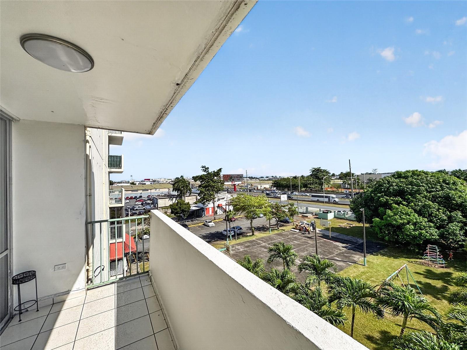 K CONDOMINIO INTERSUITES APT 5