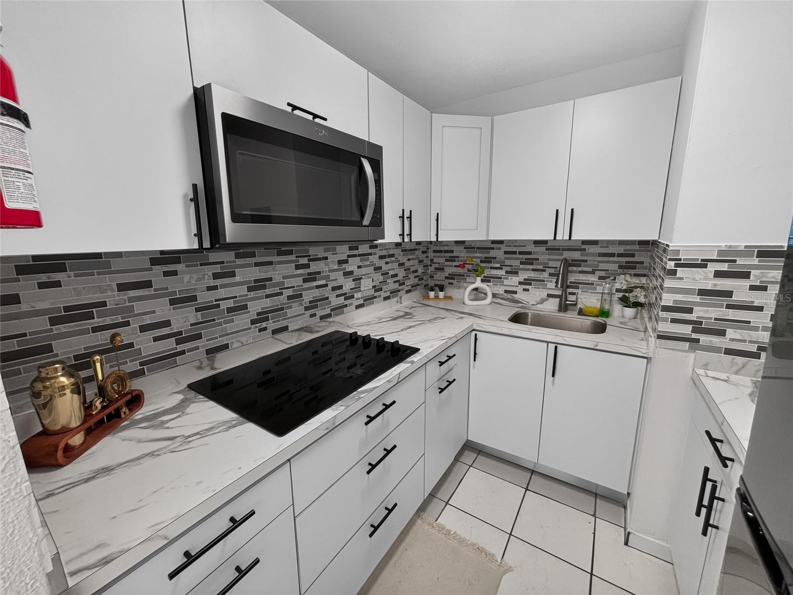 K CONDOMINIO INTERSUITES APT 5
