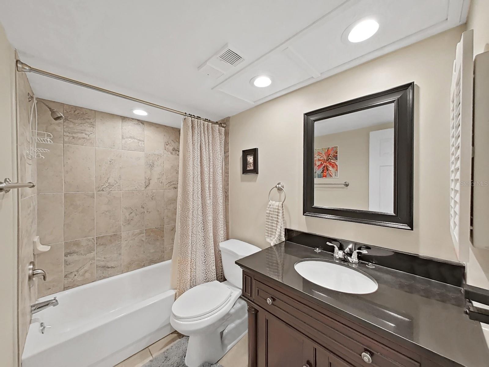 BAY SHORES YACHT & TENNIS CLUB - Residential