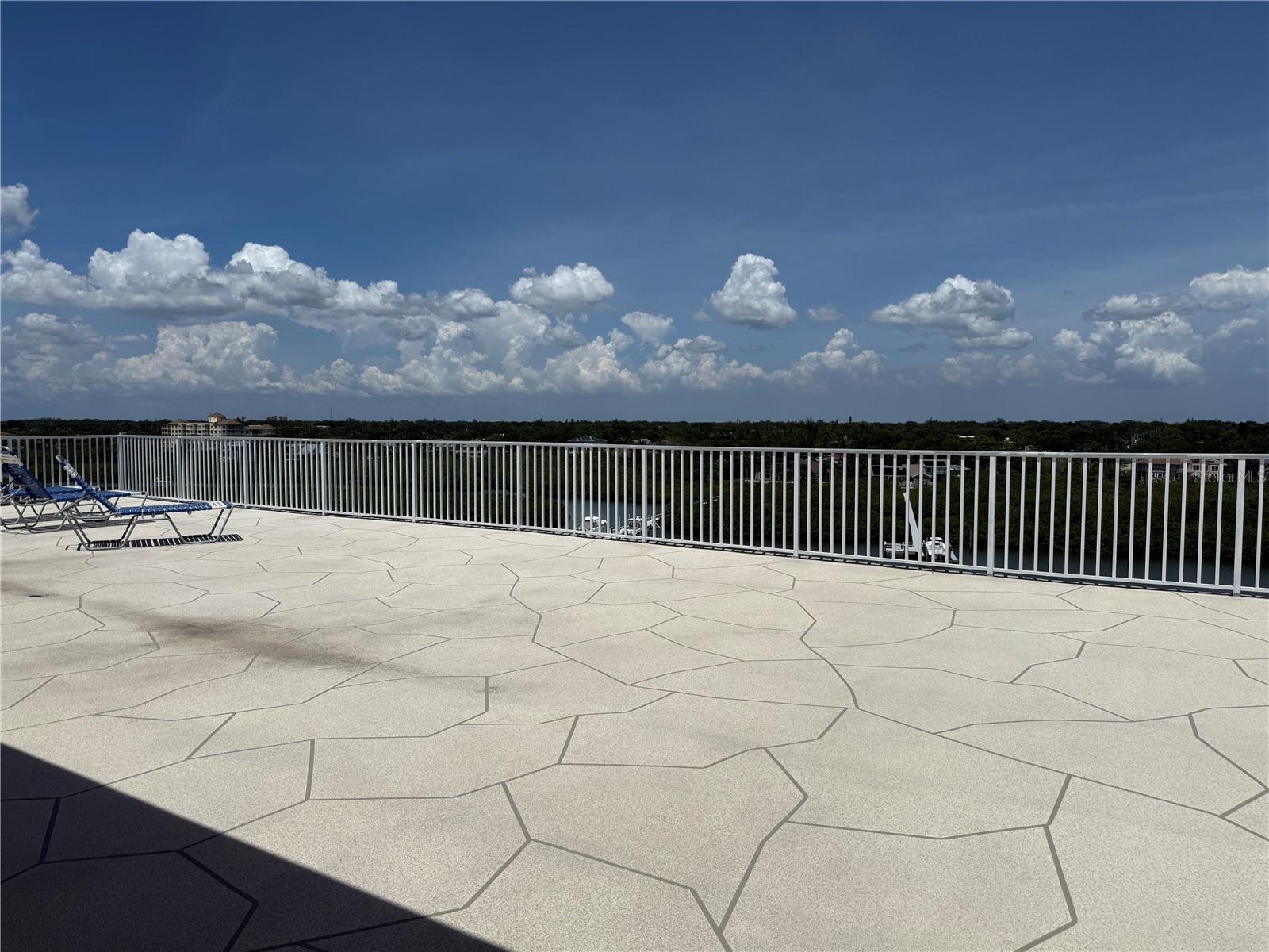 BAY SHORES YACHT & TENNIS CLUB - Residential