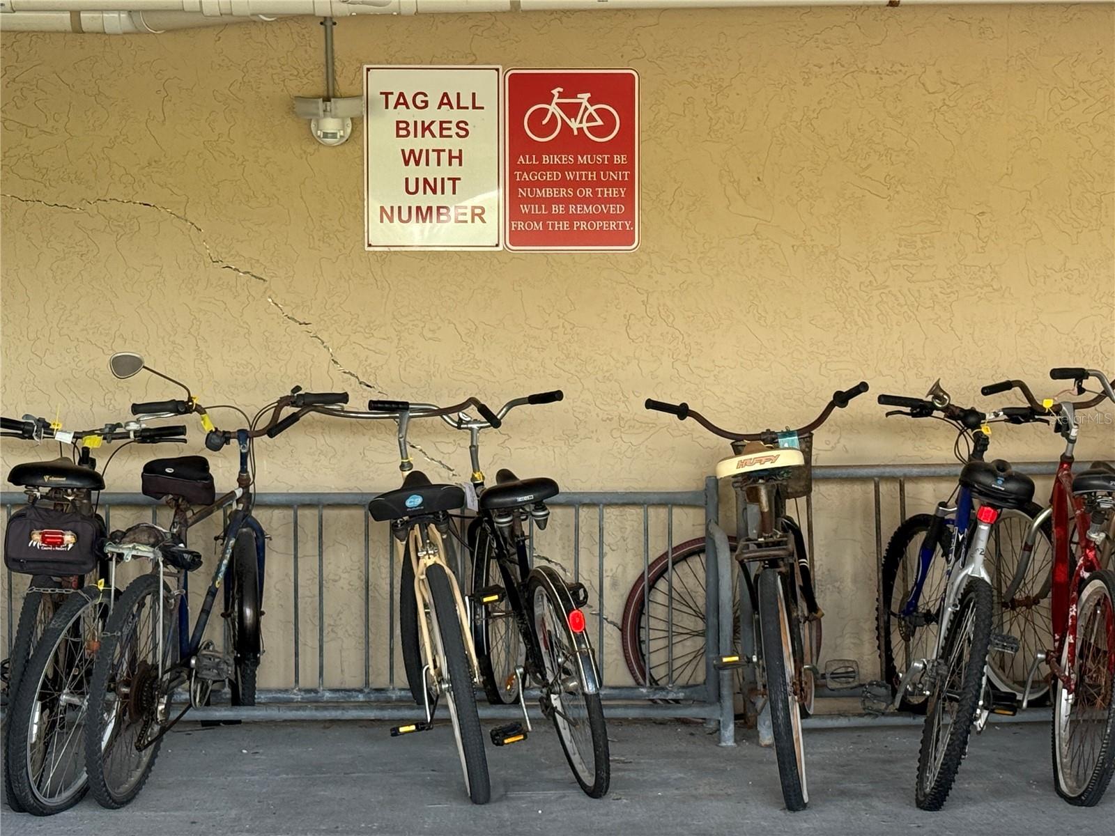 BAY SHORES YACHT & TENNIS CLUB - Residential