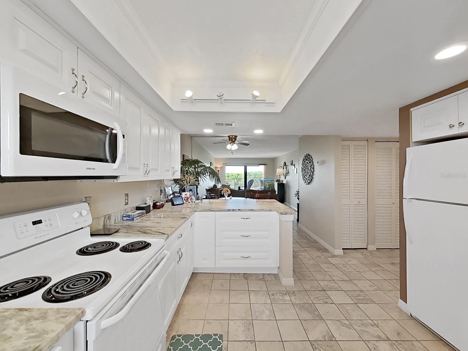 BAY SHORES YACHT & TENNIS CLUB - Residential