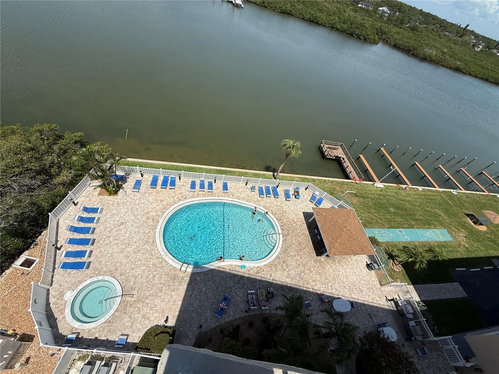 BAY SHORES YACHT & TENNIS CLUB - Residential