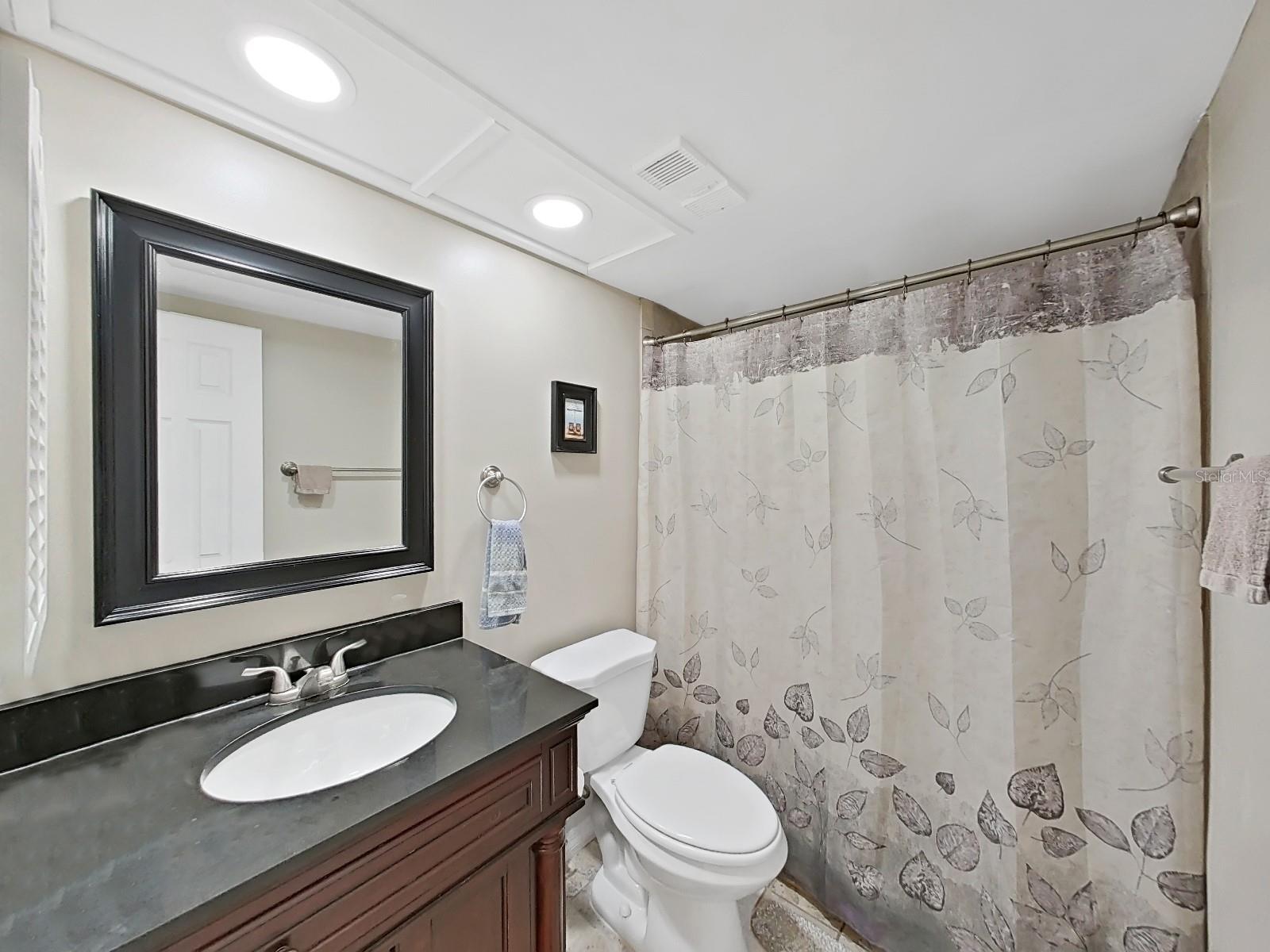 BAY SHORES YACHT & TENNIS CLUB - Residential