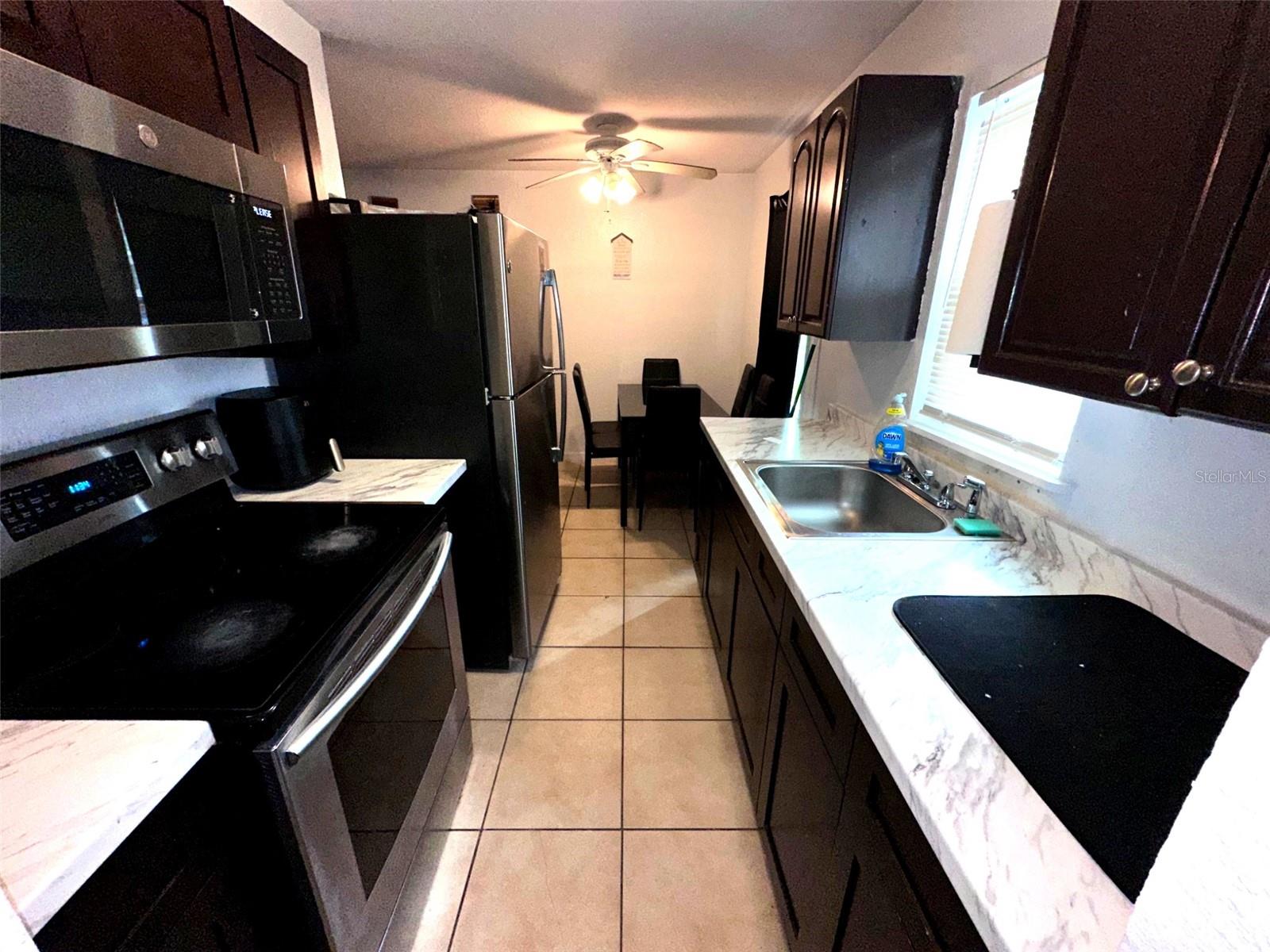 ACADEMY MANOR UNIT 01 - Residential Lease