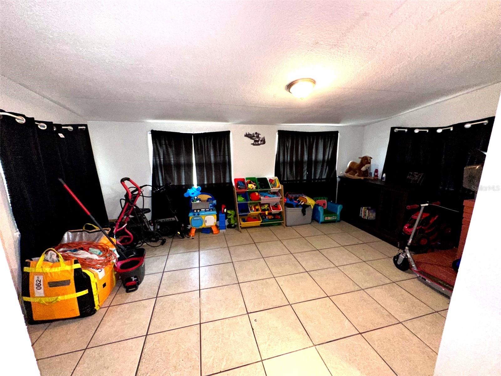 ACADEMY MANOR UNIT 01 - Residential Lease