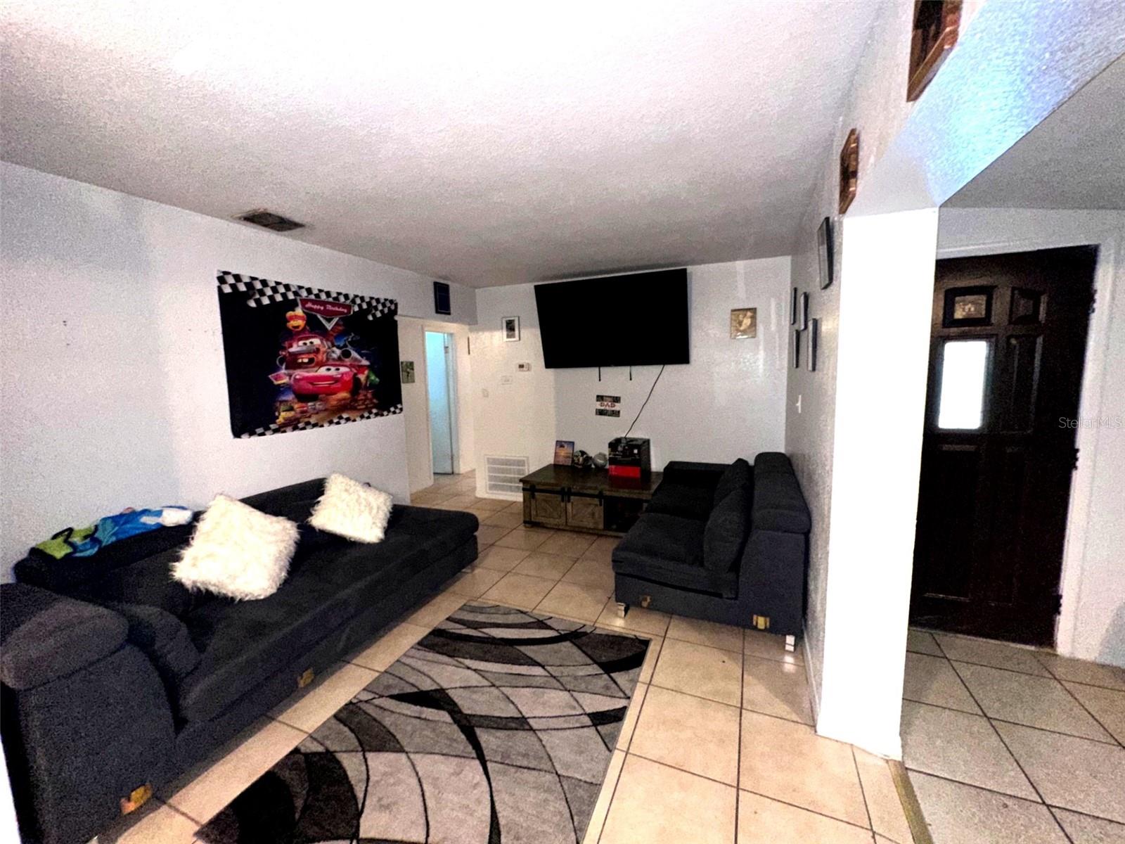 ACADEMY MANOR UNIT 01 - Residential Lease