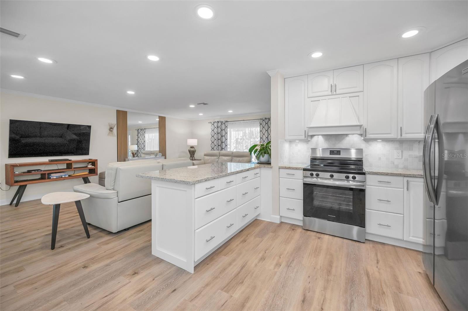 ANCHORAGE OF TARPON LAKE UNIT THREE THE - Residential