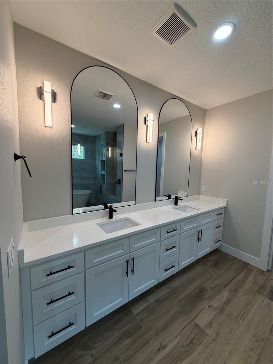 LAKE HARNEY RANCH ESTATES 3RD SEC - Residential