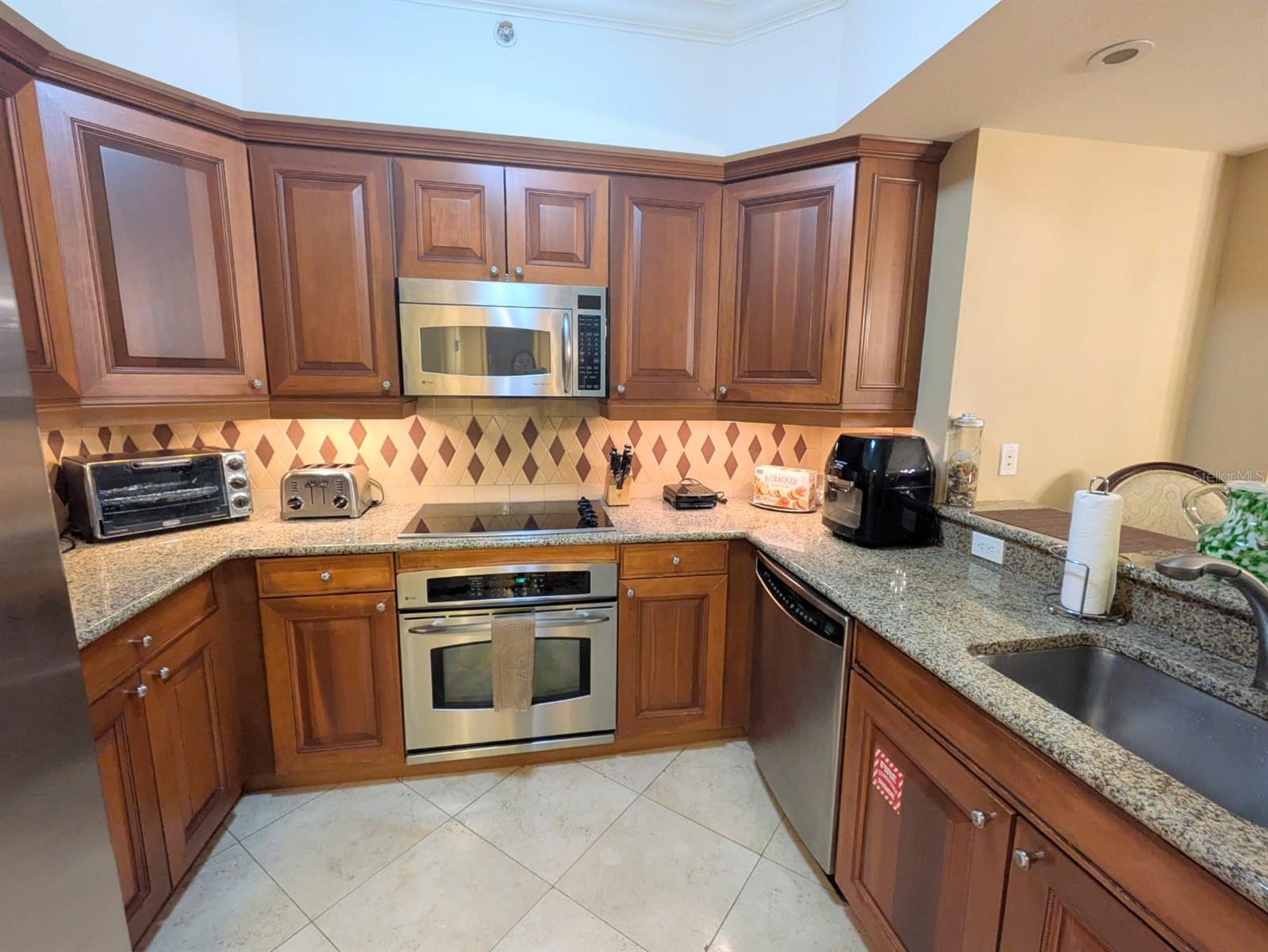 7593 GATHERING DRIVE 707