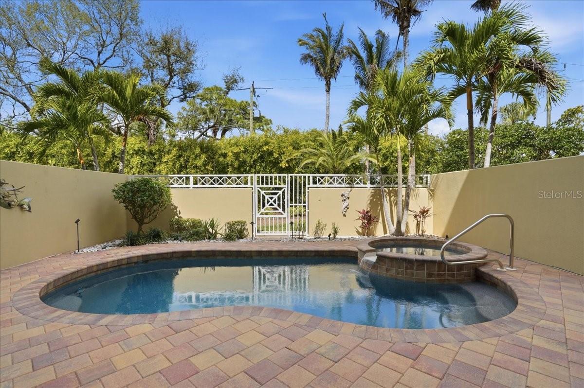 VENETIAN SHORES - Residential