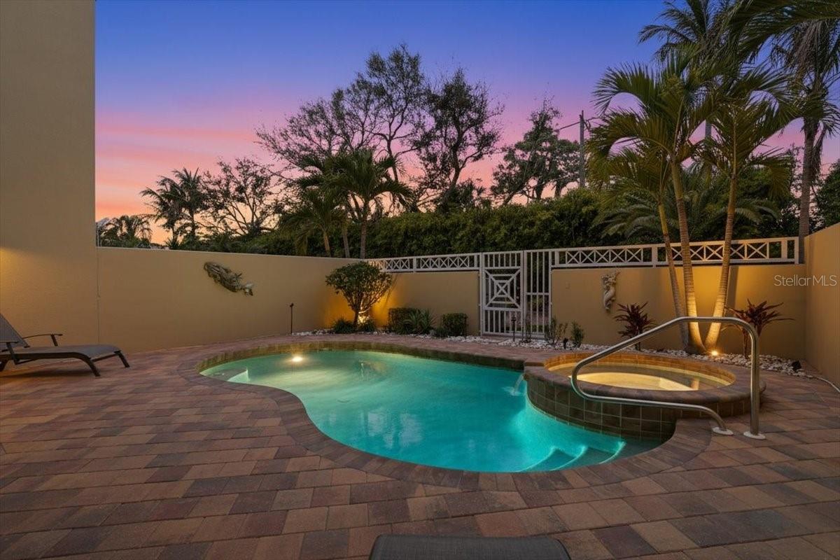 VENETIAN SHORES - Residential