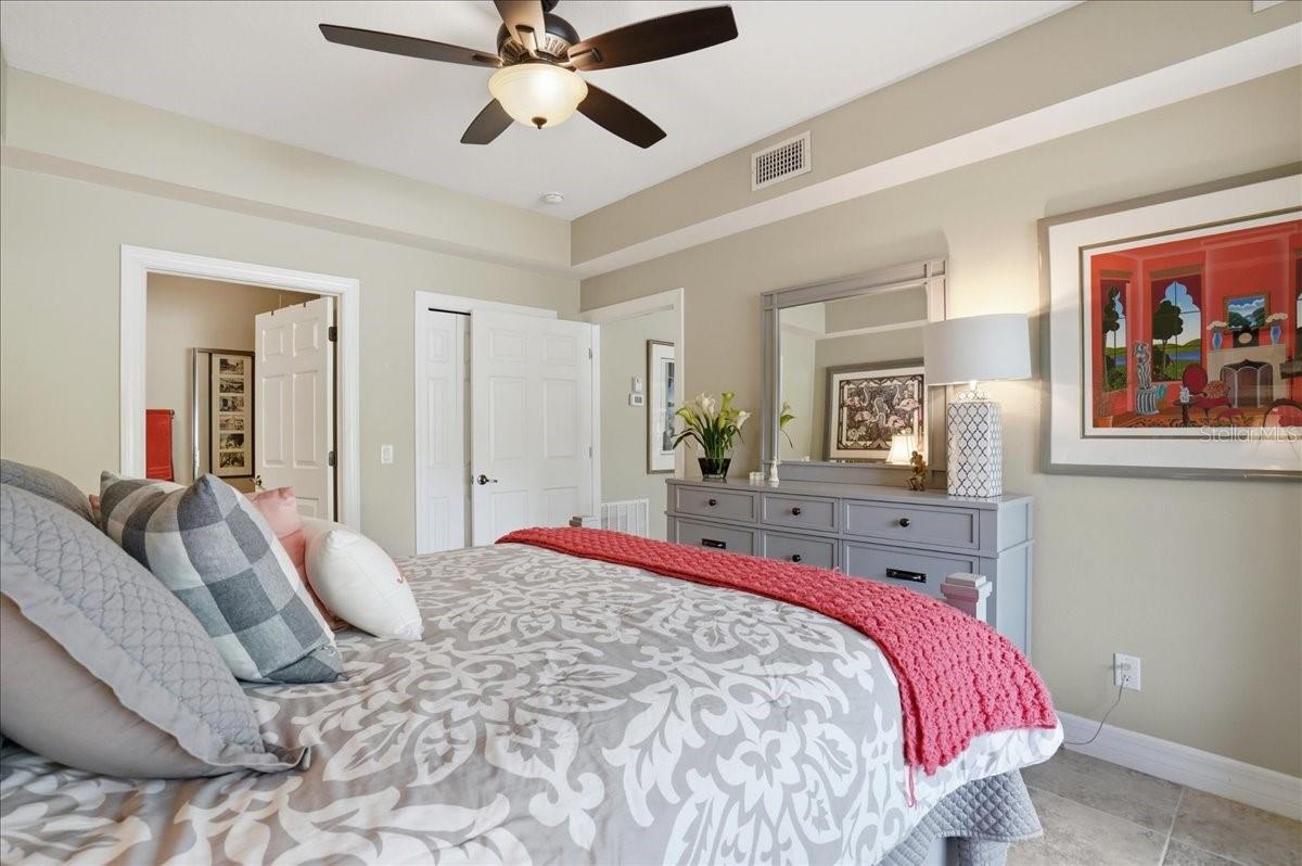 VENETIAN SHORES - Residential