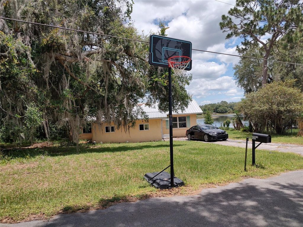 Photo of 16885 SE 71st Street, Ocklawaha, FL 32179 (MLS # OM726205)