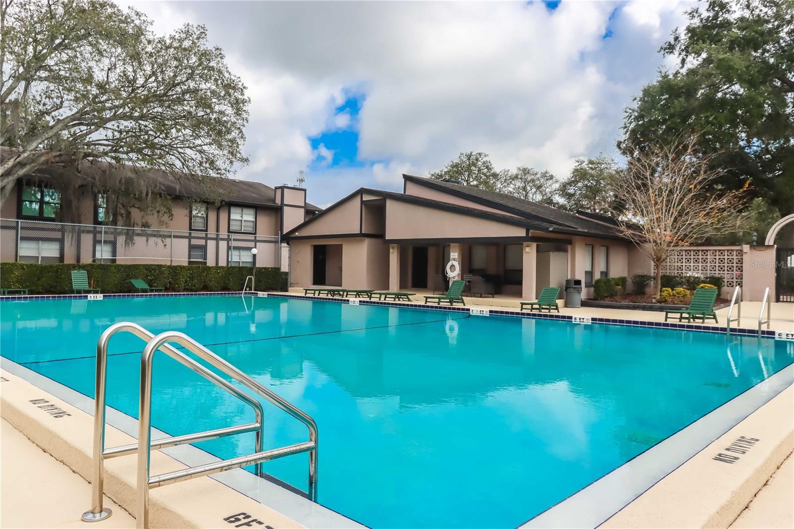 NORTH OAKS CONDO I - Residential