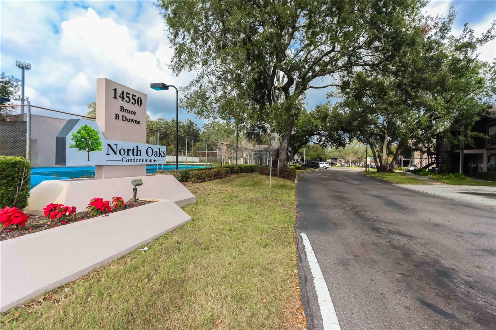 NORTH OAKS CONDO I - Residential