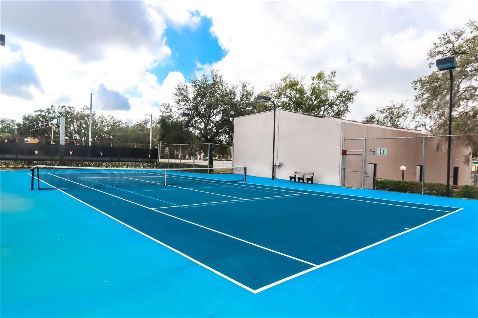 NORTH OAKS CONDO I - Residential