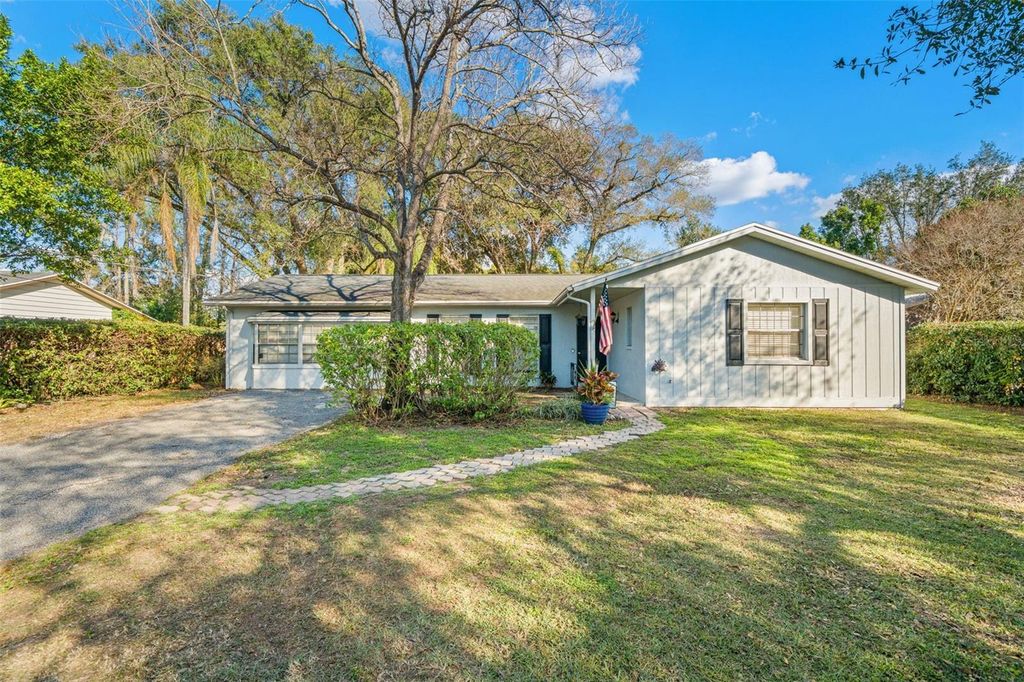 Photo of 509 S Oakwood Avenue, Brandon, FL 33511 (MLS # G5107242)