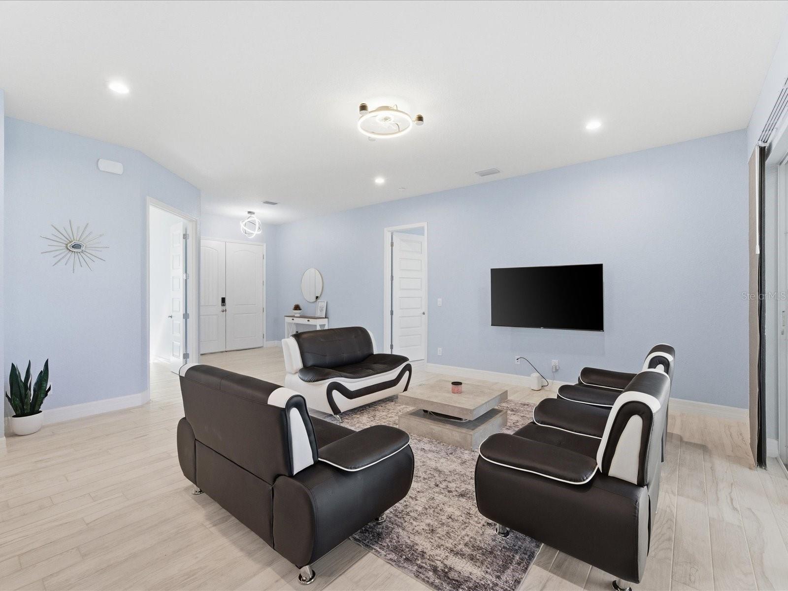 ROTONDA WEST-PINE VLY - Residential