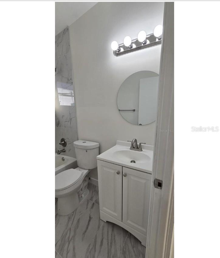 VENICE GARDENS - Residential Lease